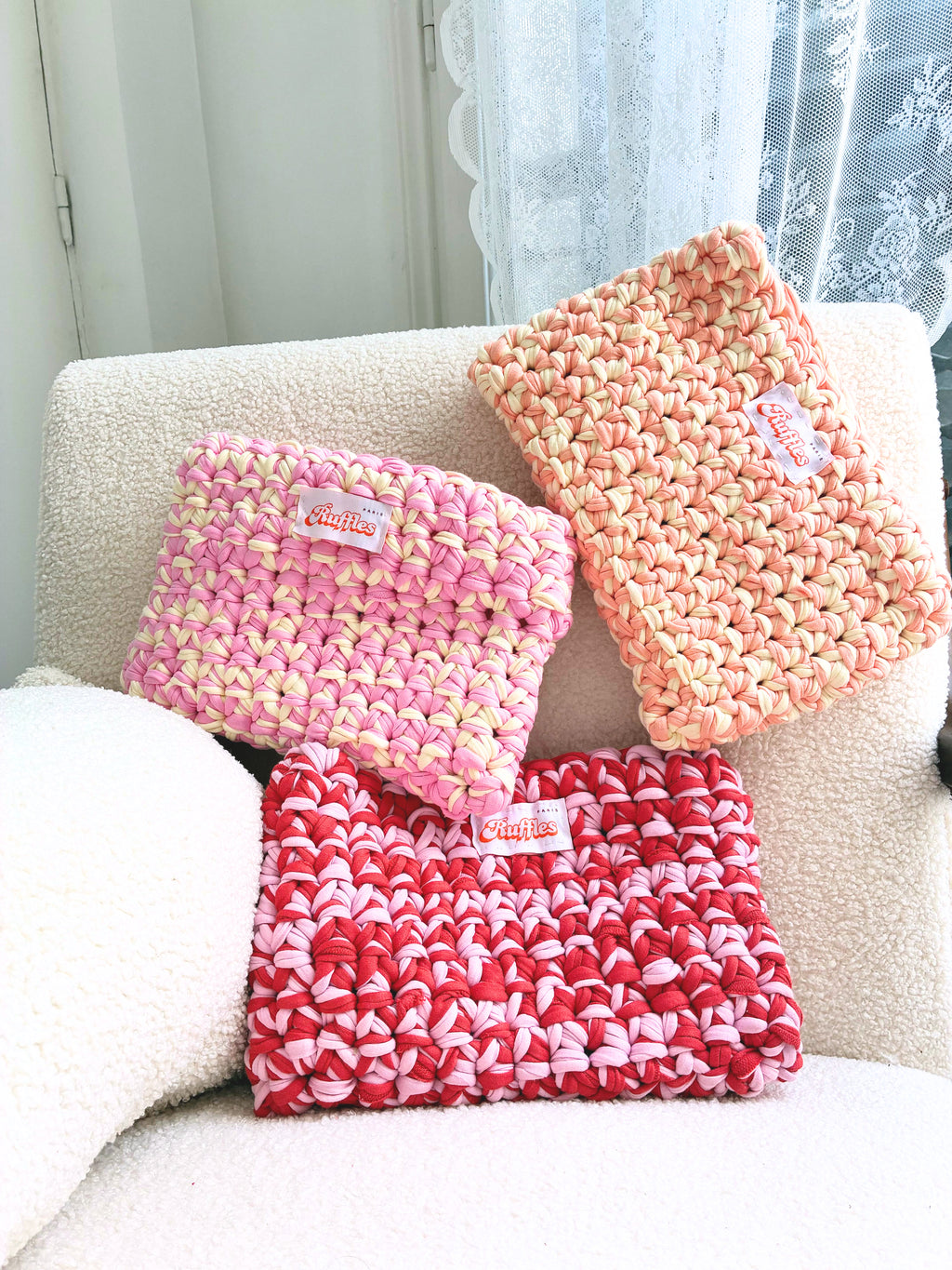 Pochette bicolore en crochet
