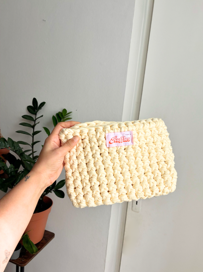Pochette uni en crochet