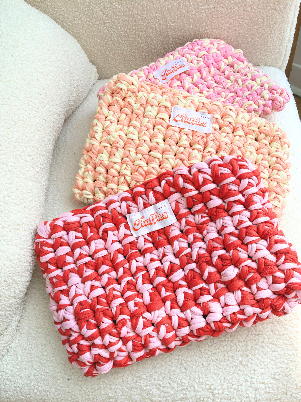 Pochette bicolore en crochet