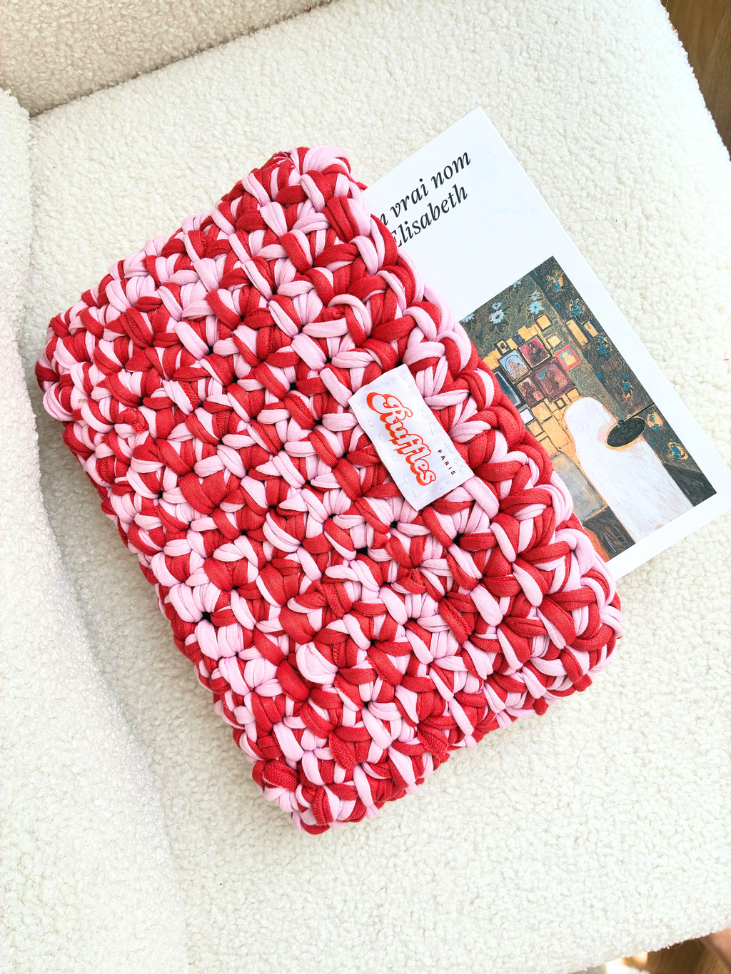 Pochette bicolore en crochet