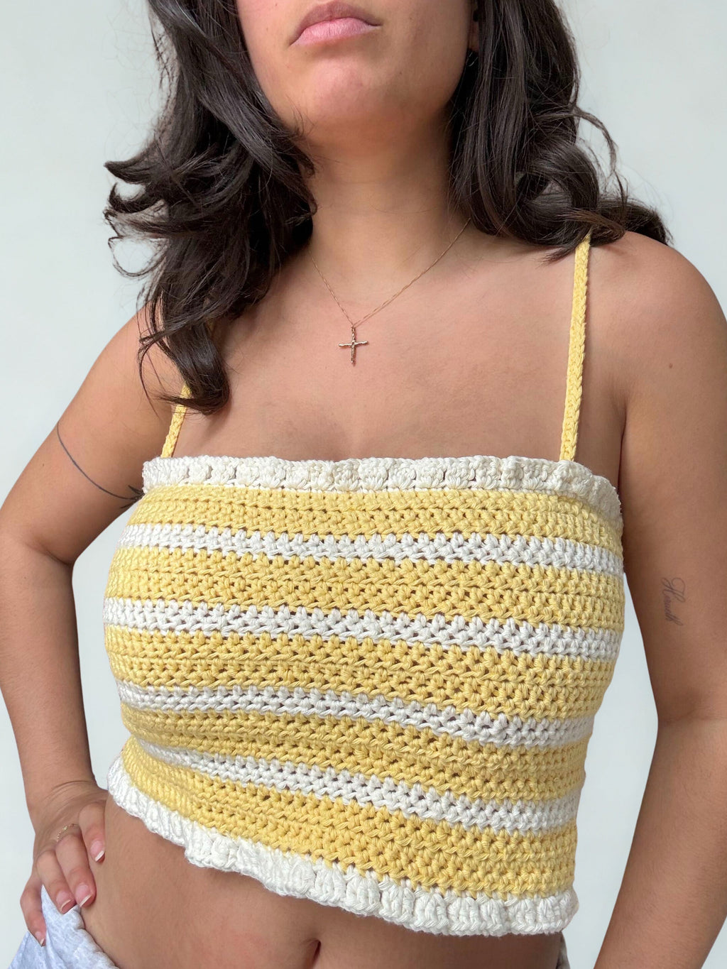 Patron top court au crochet Lemon